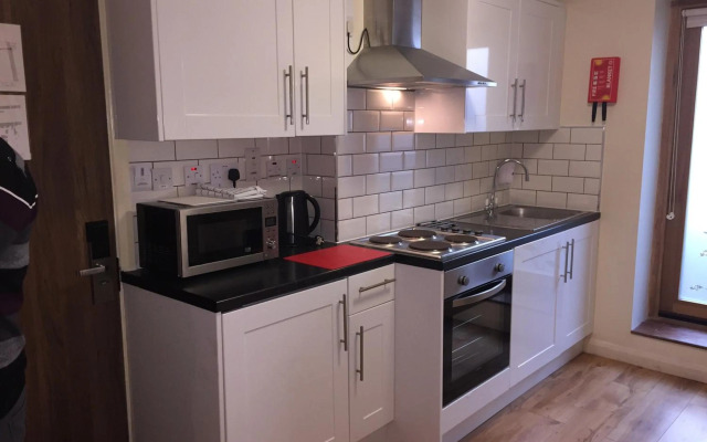 Lyall Apartment Hotel