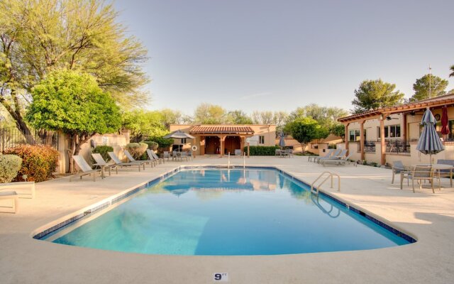 Luxe Tucson Vacation Rental w/ Community Pool