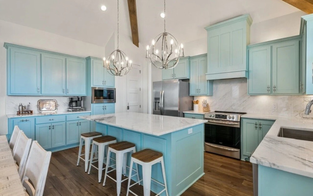 Tidewater 4 Bedroom Home by RedAwning