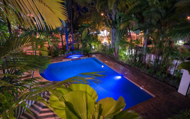 Tropic Towers Apartments