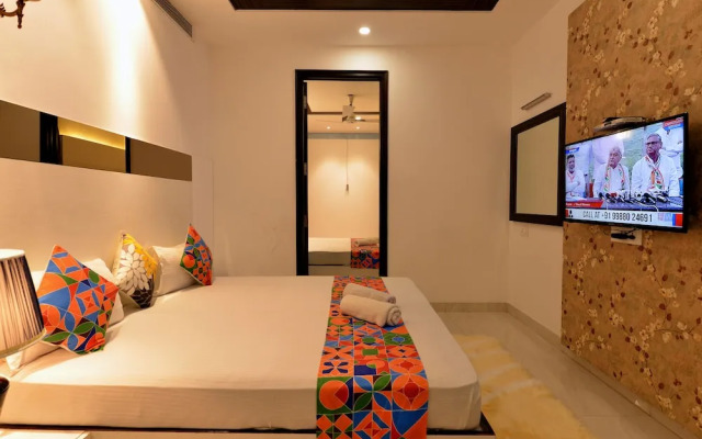 Oyo 11367 Hotel Yellow