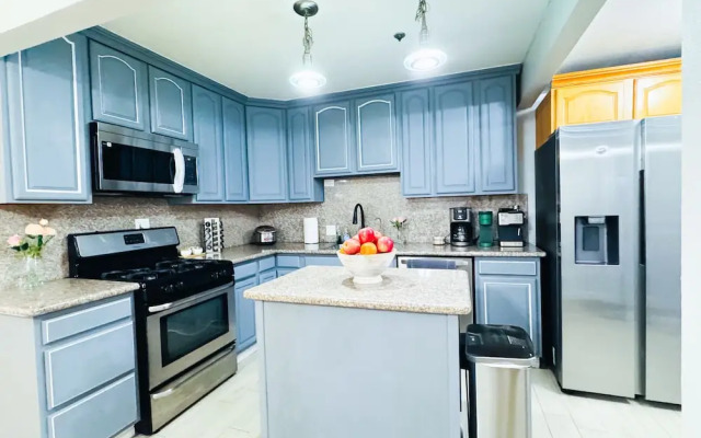 Sunnyvale 3B2b Super Big House