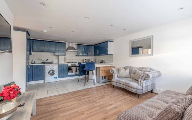 Lego Land / Windsor Castle Town Centre Sleeps 6