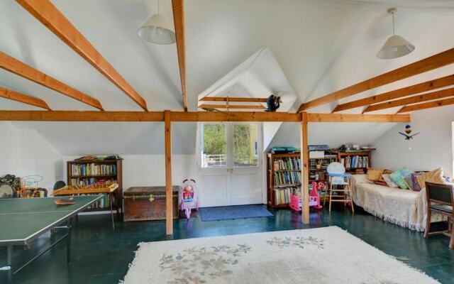 Quaint Holiday Home in Whitland With Garden