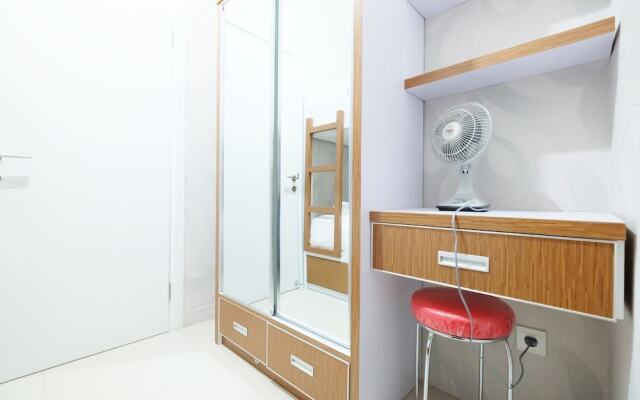 Cozy and Homey Green Pramuka City Apartment