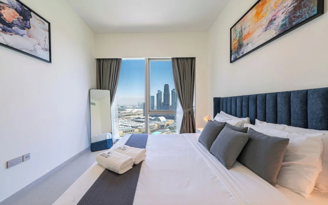 Skyline Serenity -Burj Khalifa View 3905