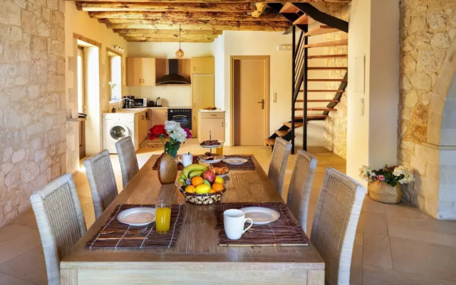 Charming Holiday Home in Maheri
