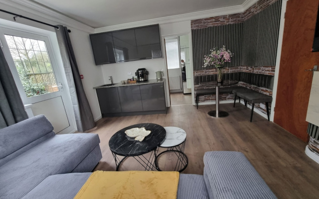 Apartment Sleeps 4 With Enclosed Garden
