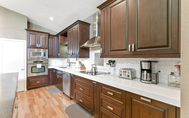 Luxury Home W/pool, Grill/bar, &movieroom