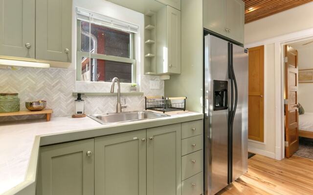 Lavish Retreat in Old Town - Walk Everywhere!