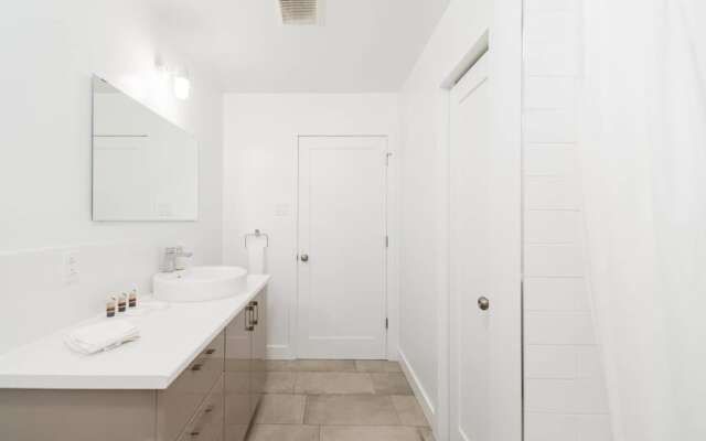 Explore Montreal From Sleek Contemporary Apartment