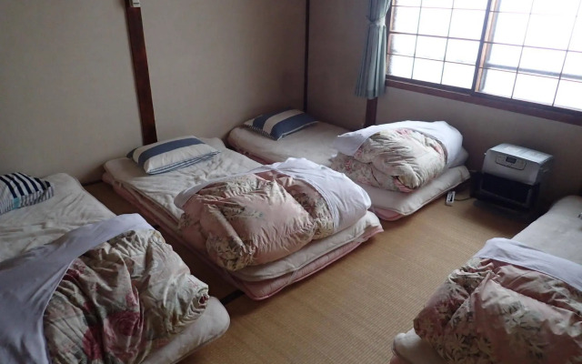 Guest House Shikotsu Kamui - Hostel