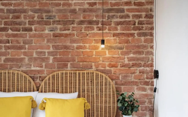 TurnKey Balcony Studio