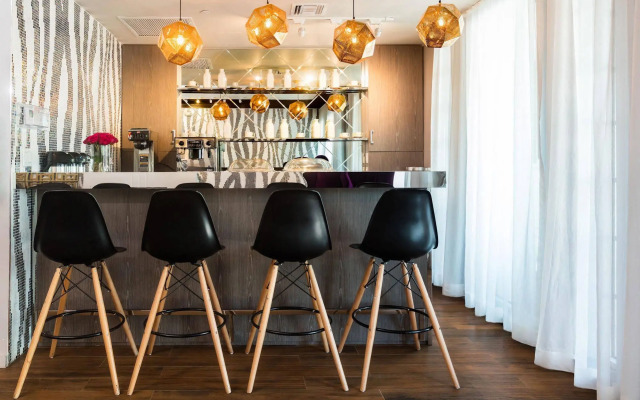 The L Hotel