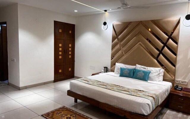 Hotel Grand Riviera