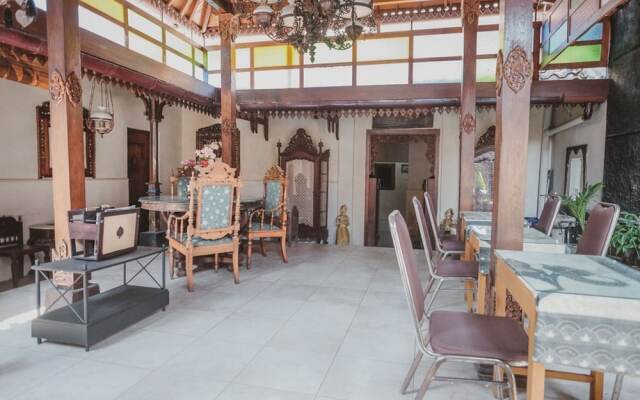 RedDoorz near Galeria Mall 2