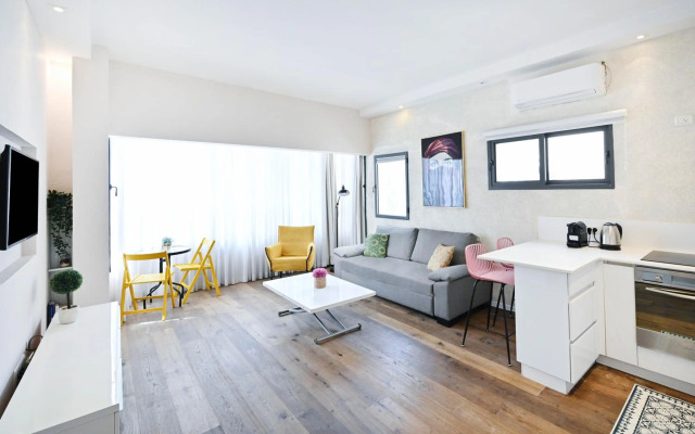 Sahara Vibes by HolyGuest