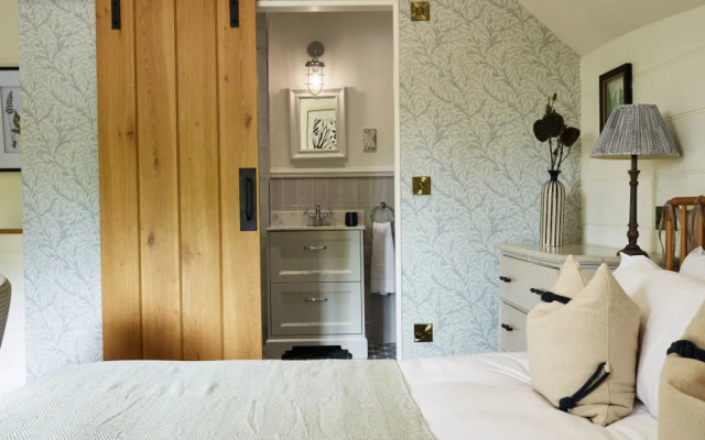 The Old Coach House - From 500 Per Night