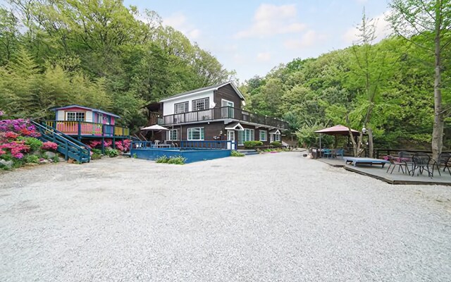 Yeosu Blue Sky Galaxy Pension