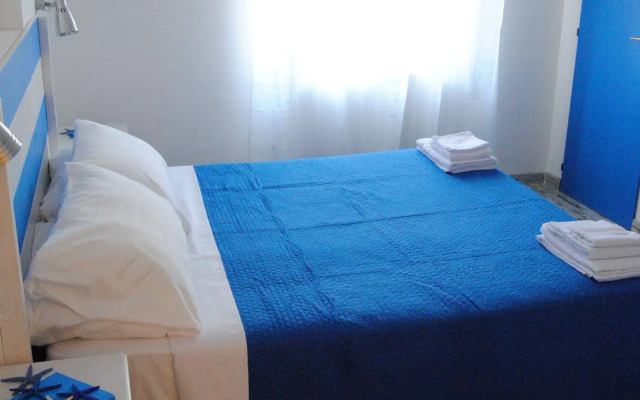 Metropolis Rooms & Services