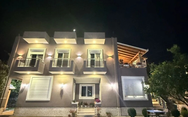 Maison Apartments