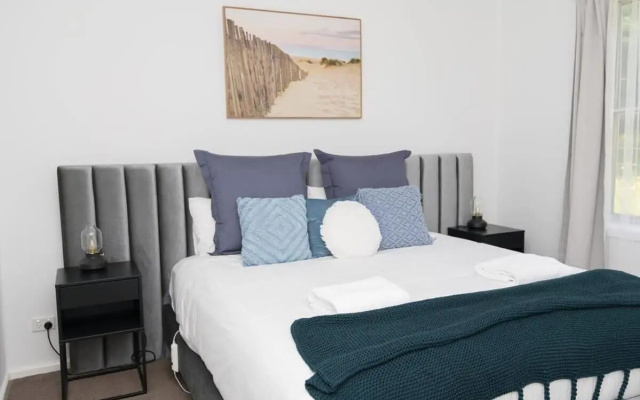 Canobolas Cottage, Amazing Farm Stay, 4 King Beds – Guest Rooms – Canobolas