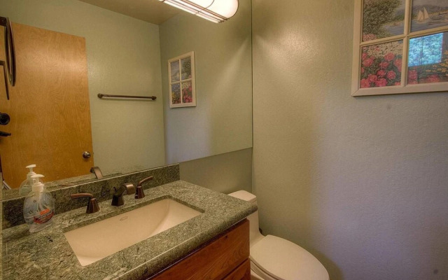 5 Bedrooms Kings Beach Home