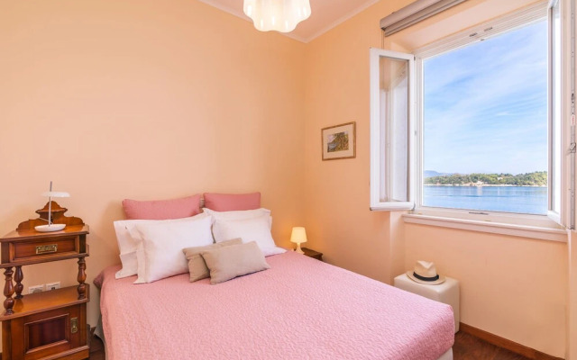 Mouragia Luxury Seaview Suite by Konnect