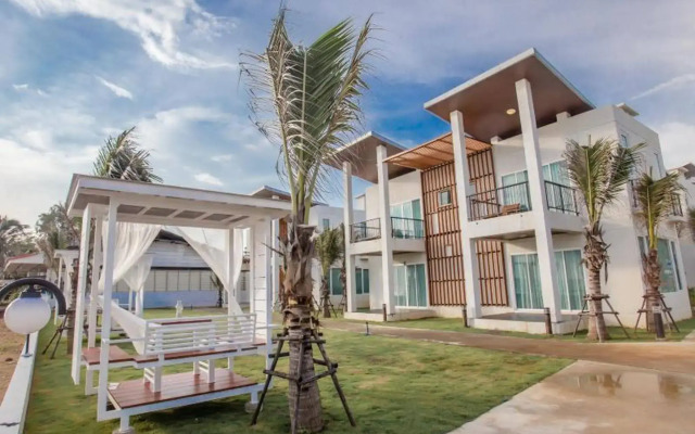 Saint Tropez Beach Resort Hotel