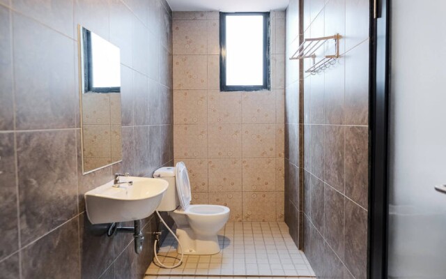 RedDoorz Plus near Taman Anggrek Mall