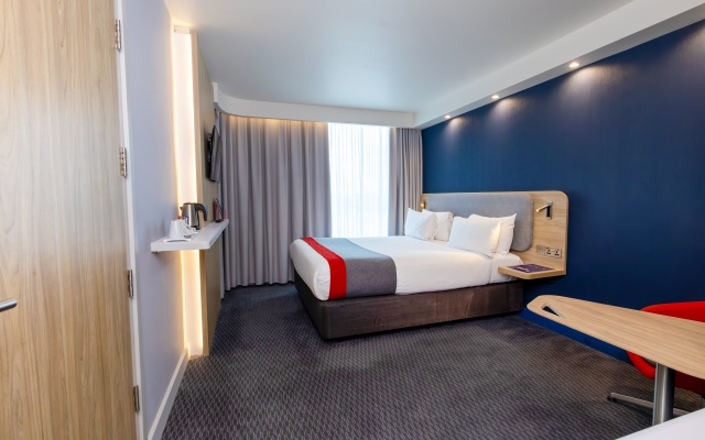 Holiday Inn Express Manchester - Trafford City by IHG - Image 7