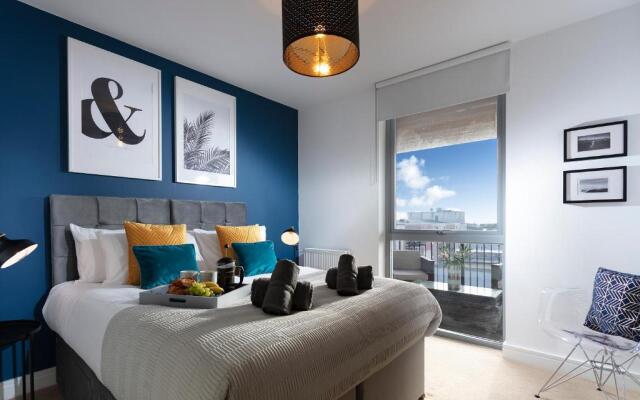 PENTHOUSE sea-view Apartment-Plymouth - Sleeps 7 - Private Parking - Habita Property