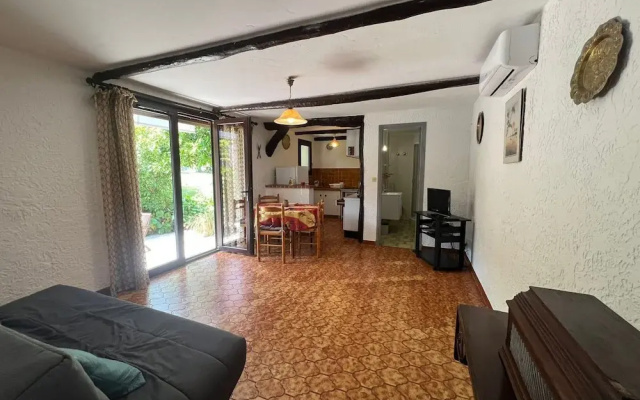 Small Holiday Home With Private Terrace and Shared Garden, Cagnes-sur-mer