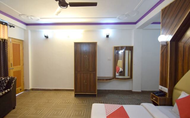 OYO 11733 Hotel Sunlight