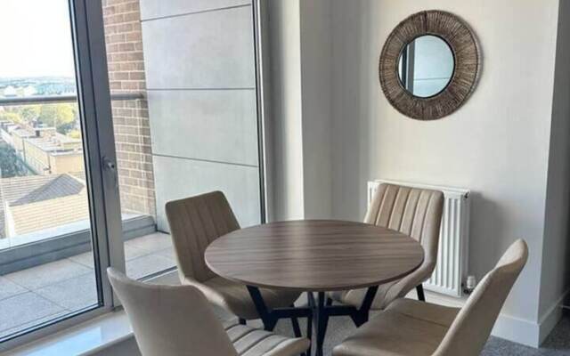 Cosy, Comfy 2 Bed Apartment Canary Wharf
