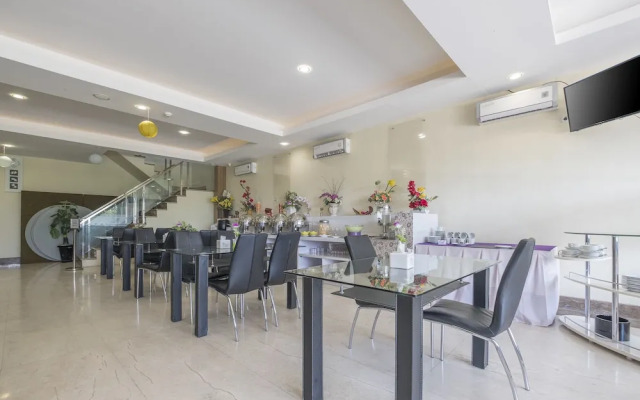 Capital O 454 Raising Hotel