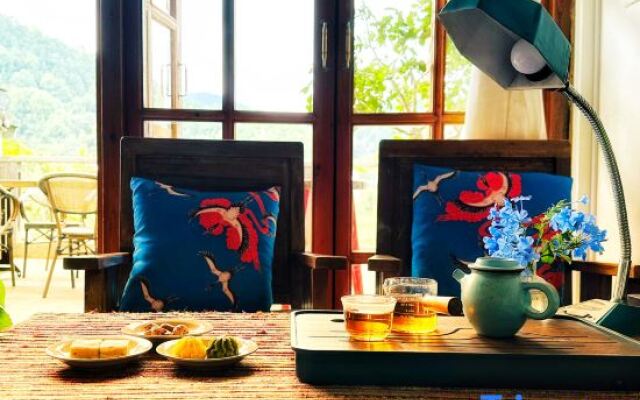 Yuyin Raoliang Fashion Art Design Homestay (Shexian Huizhou Ancient City)