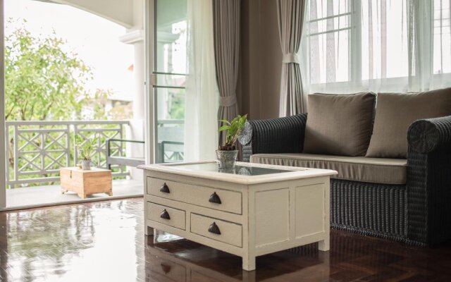 Moon 11 Boutique Home