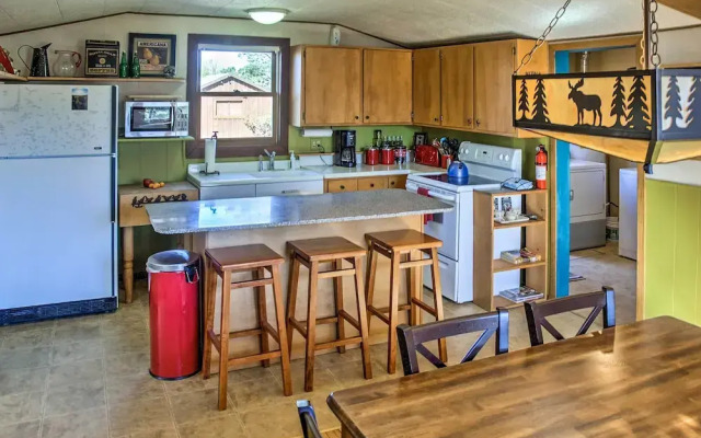 Emigrant Cabin on 10 Acres w/ BBQ & Peaceful Views