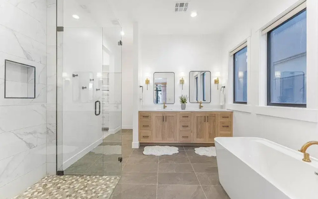 Sunny Days 7 Bedroom Home