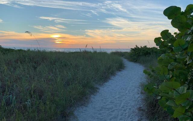 Twin Palms at Siesta