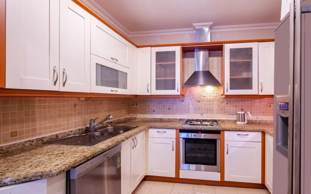 Chic Flat With Balcony Near Moda Shore
