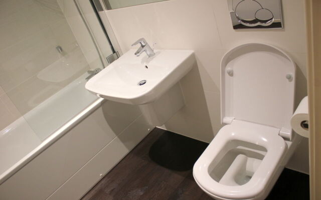 The Luxurious Suite (Peymans)
