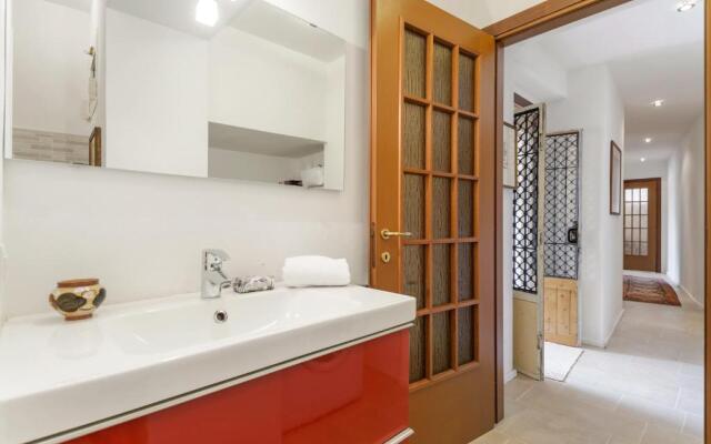 Como Lake Cosy Flat with Garden and Parking