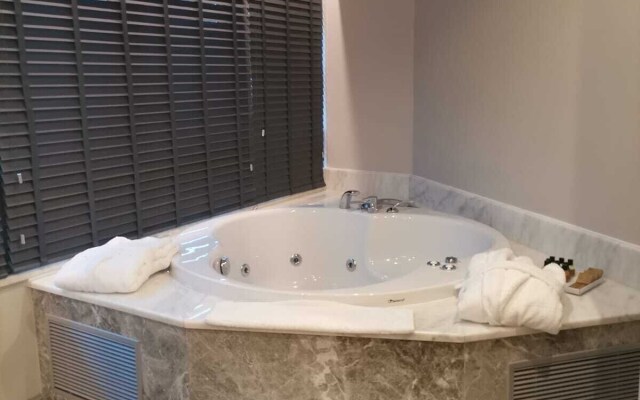 Golden Royal Hotel & Spa