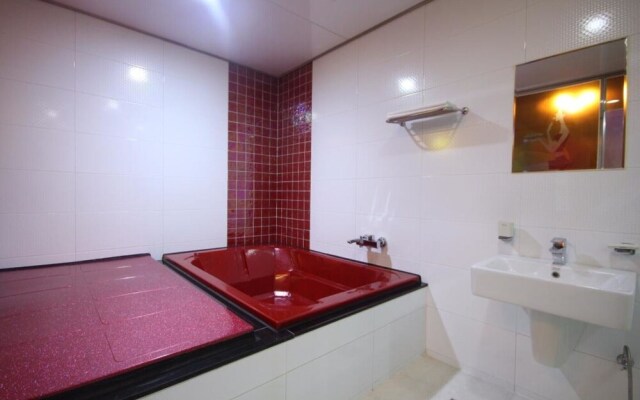 Busan Station BT Hotel