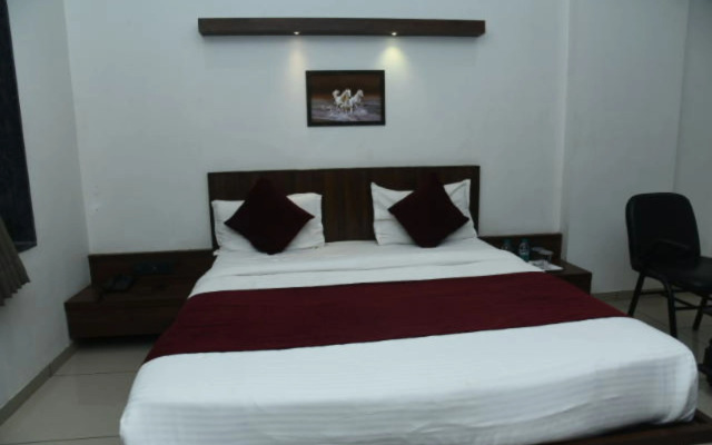 OYO 16604 Hotel Sparsh Inn