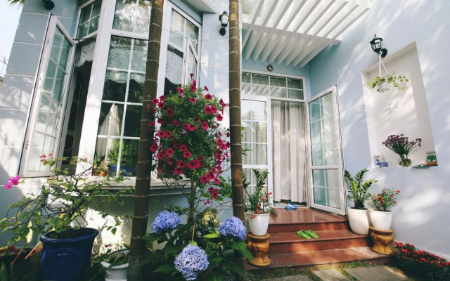 Pura Vida House