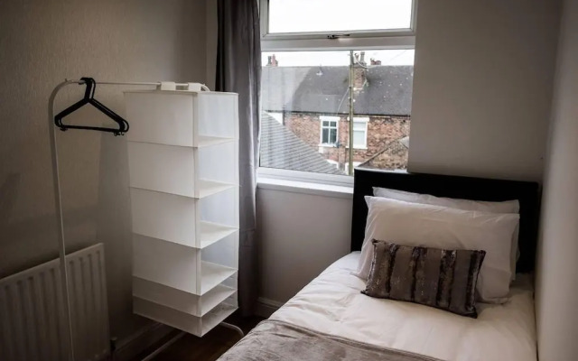 Stay Comfortable-close to City Centre-4 Bed House!