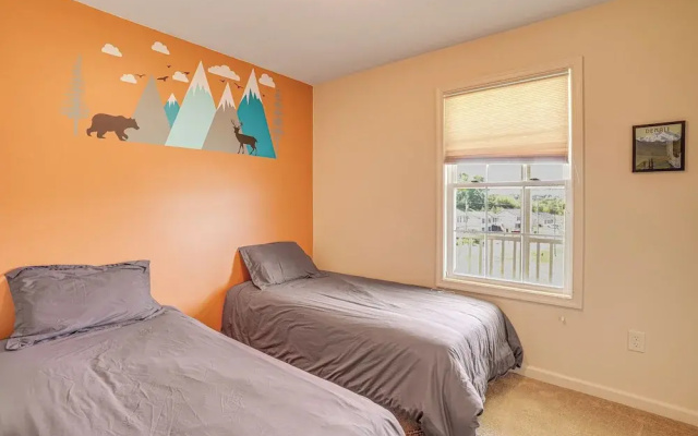 Charming Shenandoah Retreat w/ Deck & Grill!